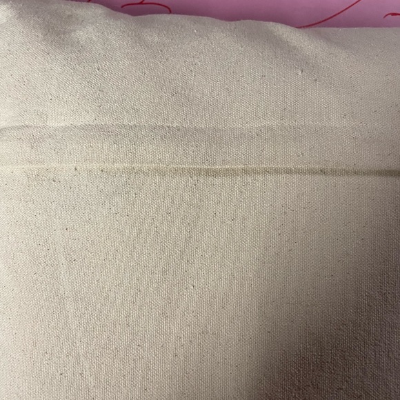 Throw pillow - Picture 2 of 5